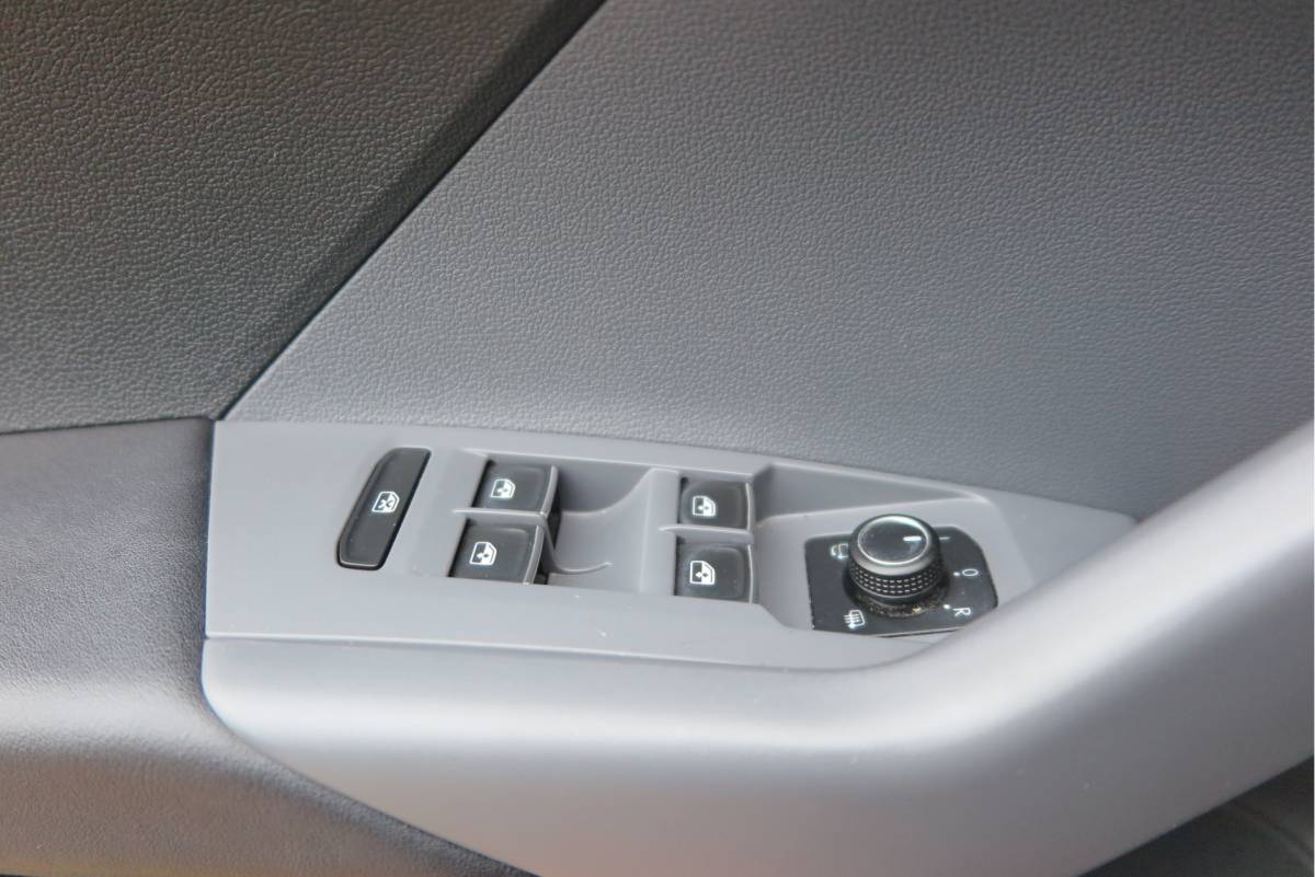 Volkswagen T-Cross Volkswagen T-Cross 1.0 TSI 110pk DSG Style, Led, Virtual Cockpit, Navigatie, Stoelverwarming, DAB+ ,Carplay ,etc .