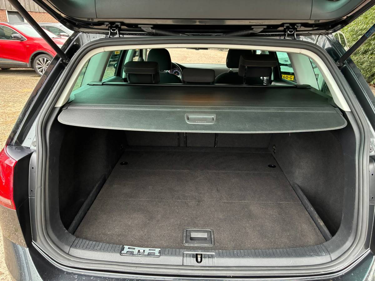 Volkswagen Golf Volkswagen Golf Variant 1.6 TDI Allstar| Pano + ACC + Trekhaak Nu € 5.975,-!!!