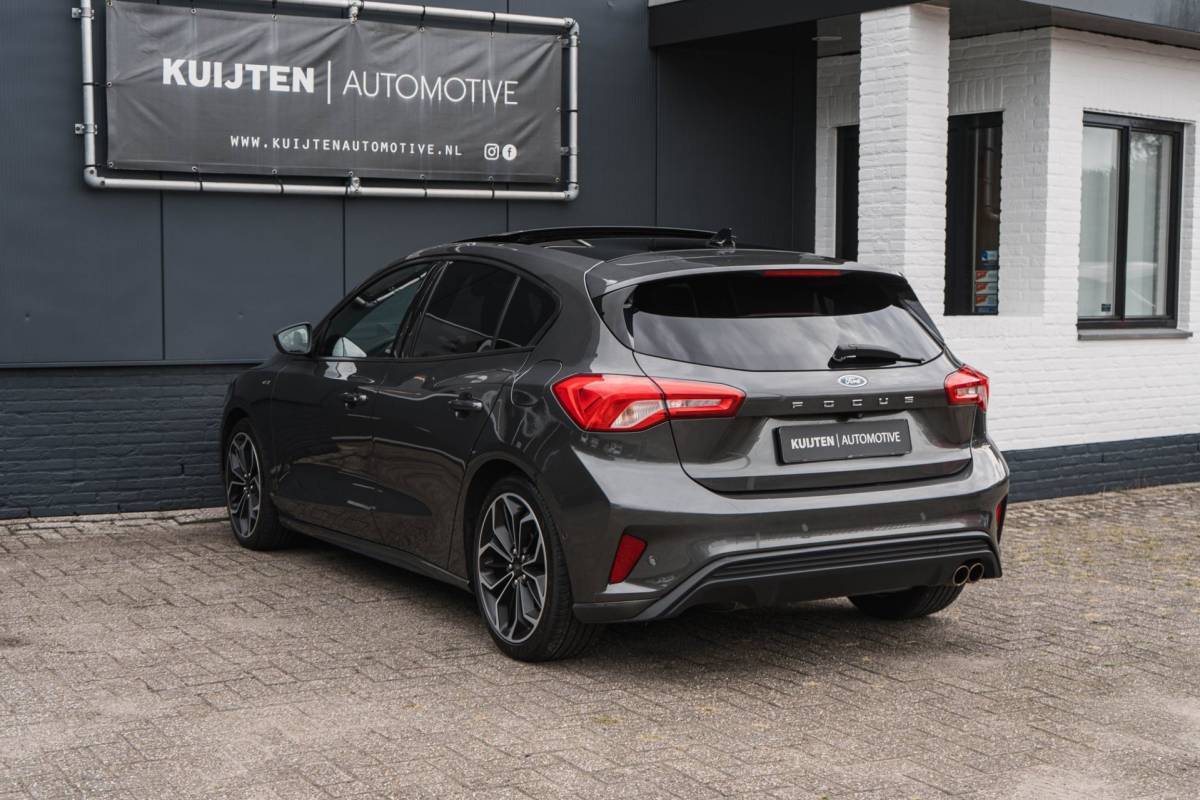 Ford Focus Ford Focus 1.0 EcoBoost ST Line / LED / Pano / HUD / Winter Pack!