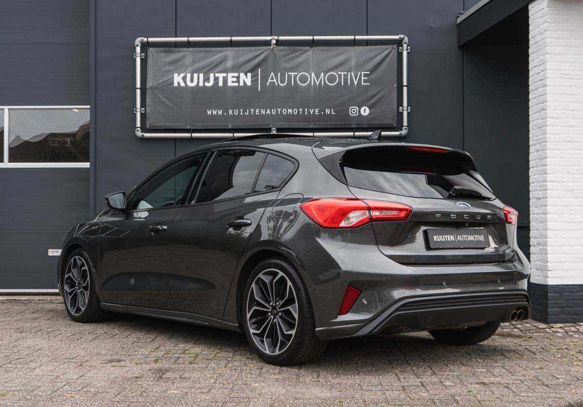 Ford Focus Ford Focus 1.0 EcoBoost ST Line / LED / Pano / HUD / Winter Pack!