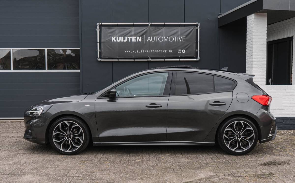 Ford Focus Ford Focus 1.0 EcoBoost ST Line / LED / Pano / HUD / Winter Pack!