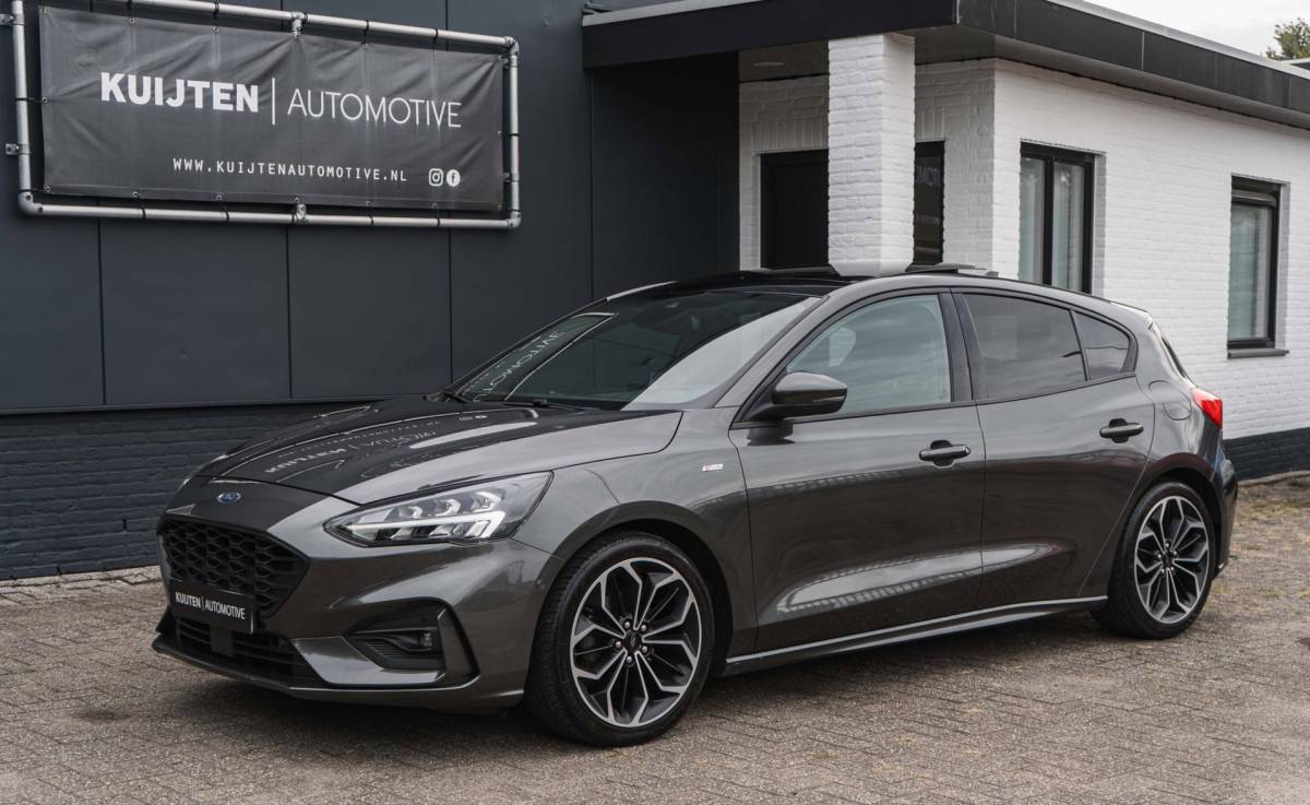 Ford Focus Ford Focus 1.0 EcoBoost ST Line / LED / Pano / HUD / Winter Pack!