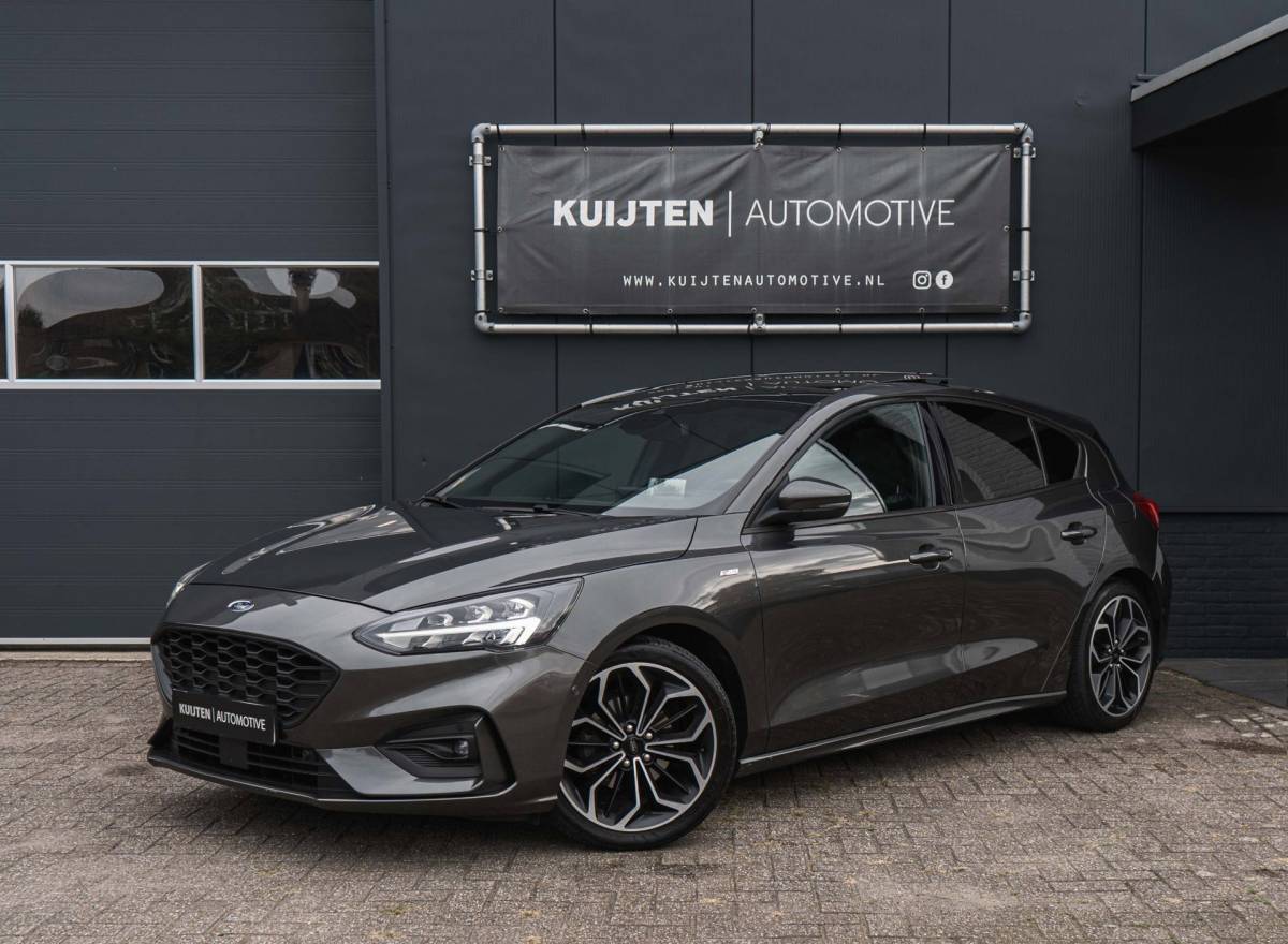 Ford Focus Ford Focus 1.0 EcoBoost ST Line / LED / Pano / HUD / Winter Pack!