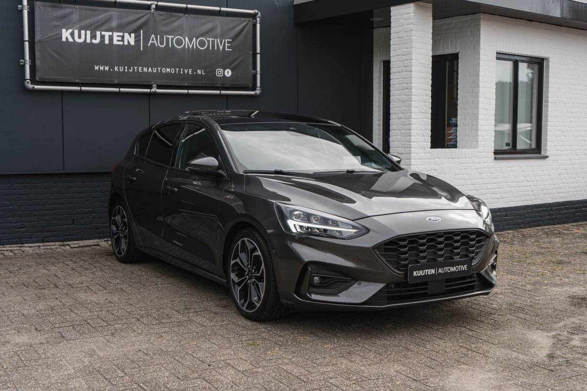 Ford Focus Ford Focus 1.0 EcoBoost ST Line / LED / Pano / HUD / Winter Pack!