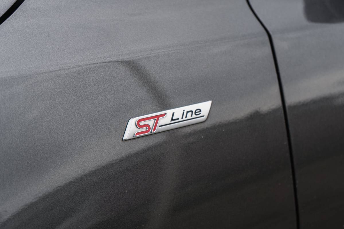 Ford Focus Ford Focus 1.0 EcoBoost ST Line / LED / Pano / HUD / Winter Pack!