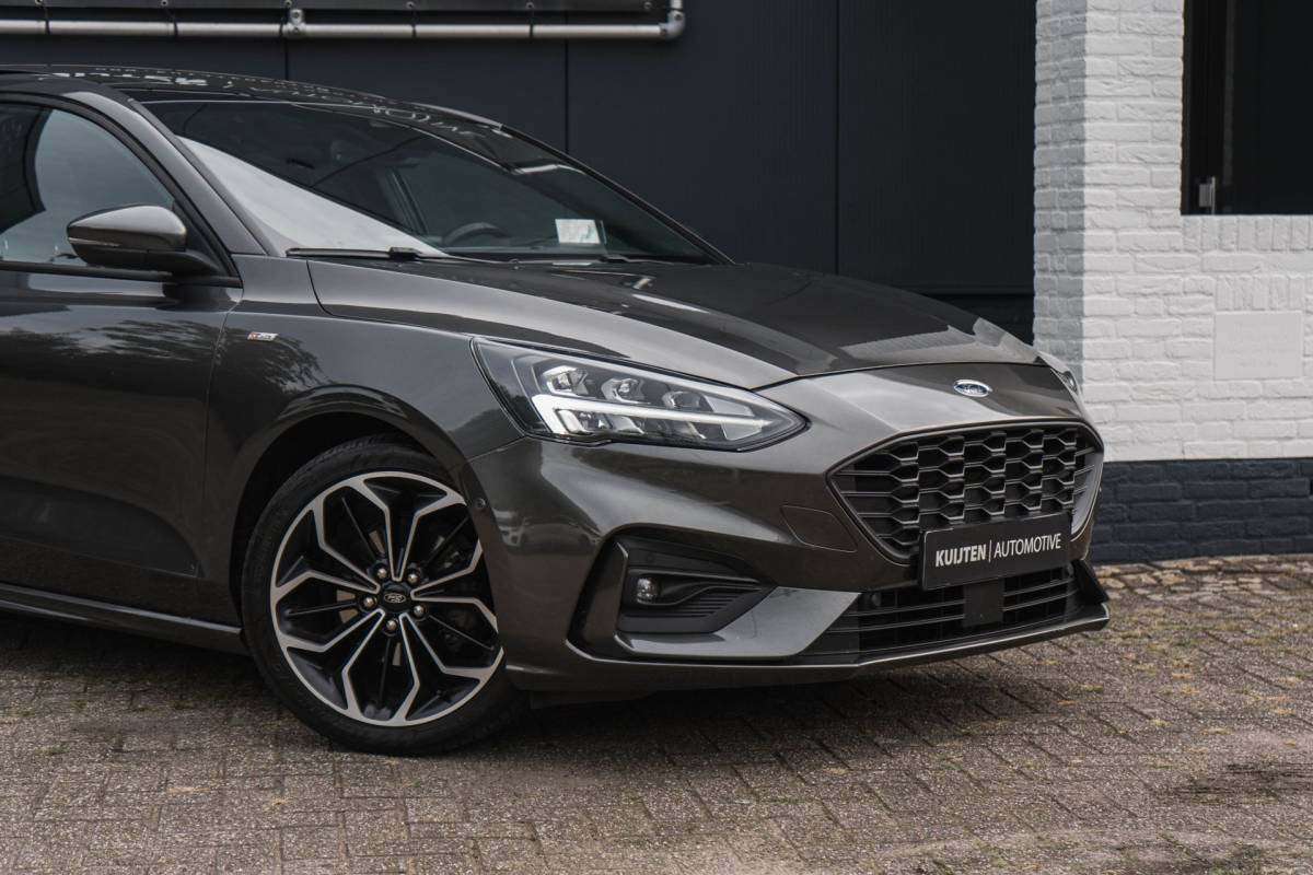 Ford Focus Ford Focus 1.0 EcoBoost ST Line / LED / Pano / HUD / Winter Pack!