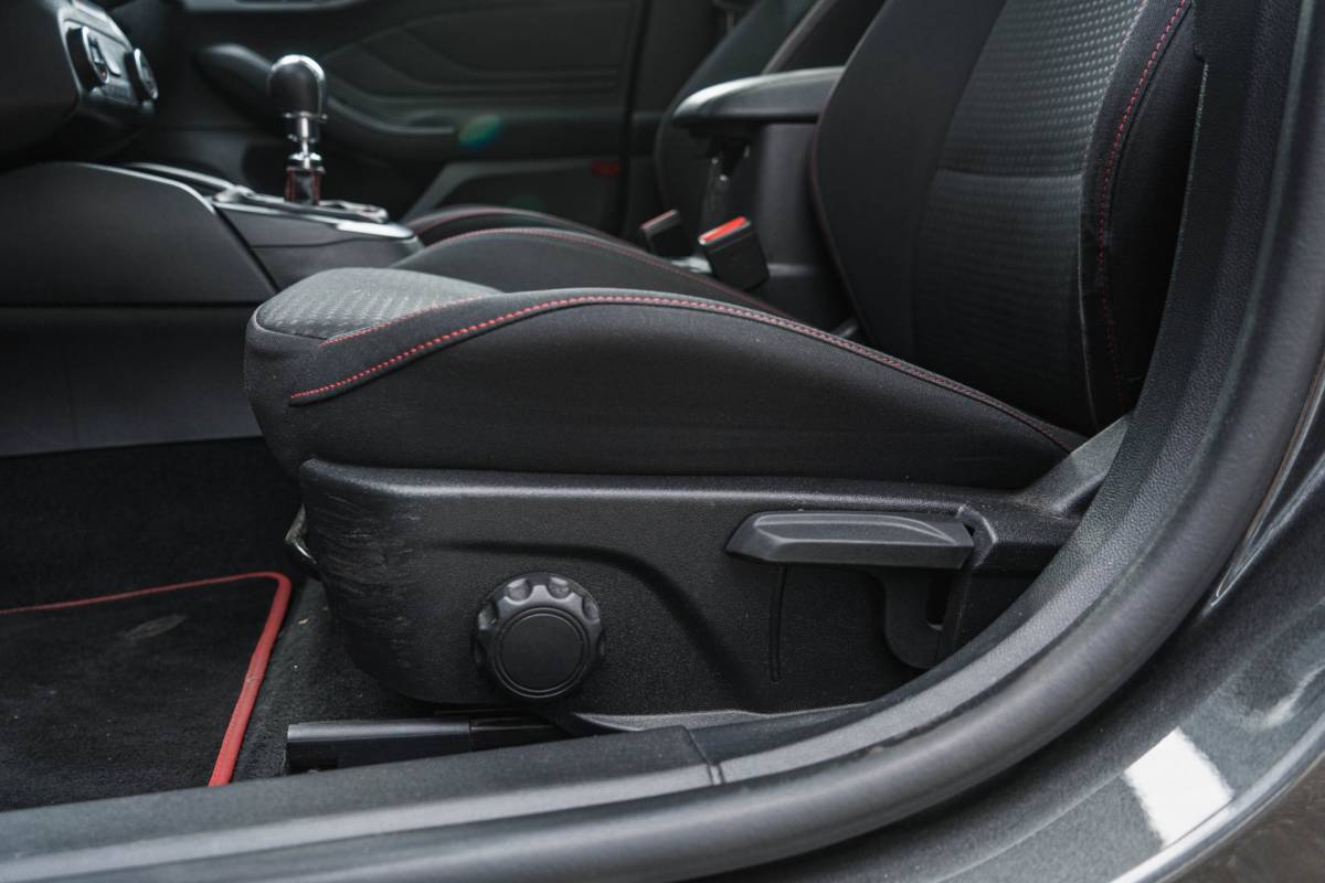 Ford Focus Ford Focus 1.0 EcoBoost ST Line / LED / Pano / HUD / Winter Pack!