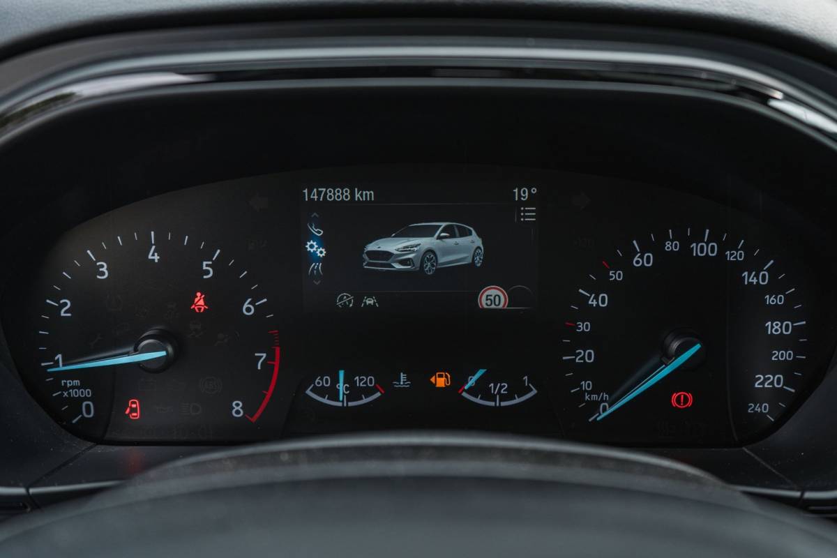 Ford Focus Ford Focus 1.0 EcoBoost ST Line / LED / Pano / HUD / Winter Pack!