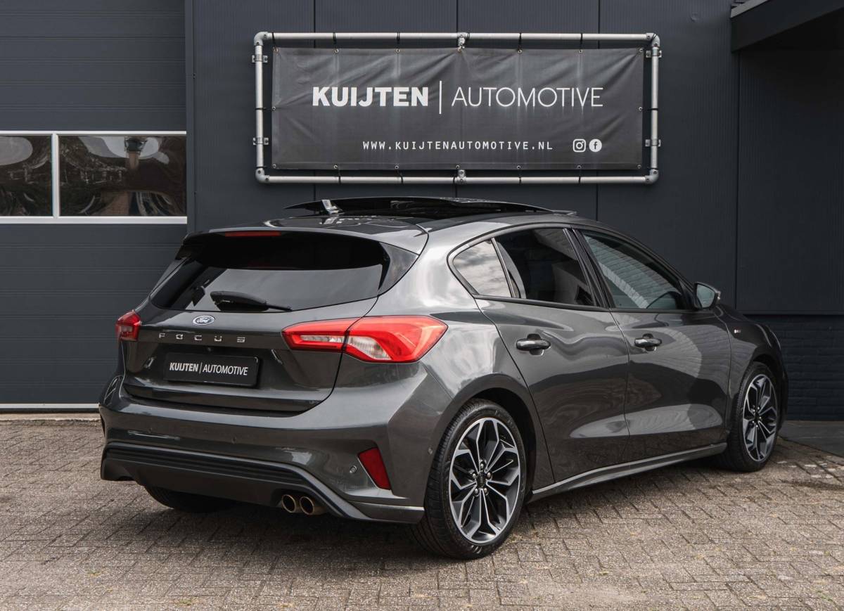 Ford Focus Ford Focus 1.0 EcoBoost ST Line / LED / Pano / HUD / Winter Pack!
