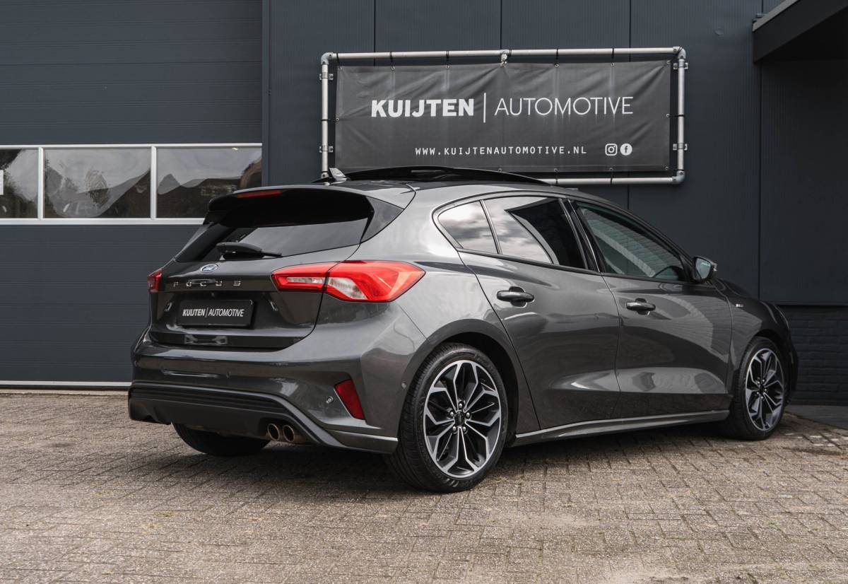 Ford Focus Ford Focus 1.0 EcoBoost ST Line / LED / Pano / HUD / Winter Pack!