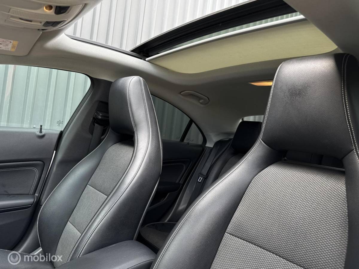 Mercedes-Benz CLA Mercedes CLA-klasse CLA180 BlueEFF. Edition Pano Led NL Auto Cruise Bluetooth Navi