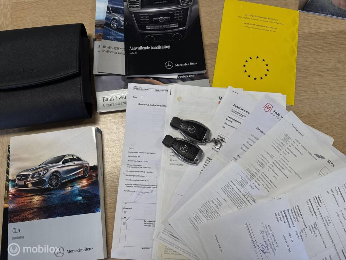 Mercedes-Benz CLA Mercedes CLA-klasse CLA180 BlueEFF. Edition Pano Led NL Auto Cruise Bluetooth Navi