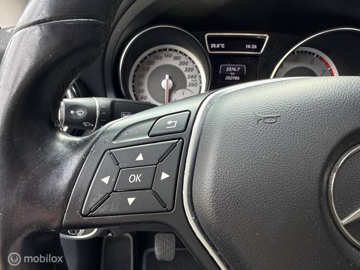 Mercedes-Benz CLA Mercedes CLA-klasse CLA180 BlueEFF. Edition Pano Led NL Auto Cruise Bluetooth Navi