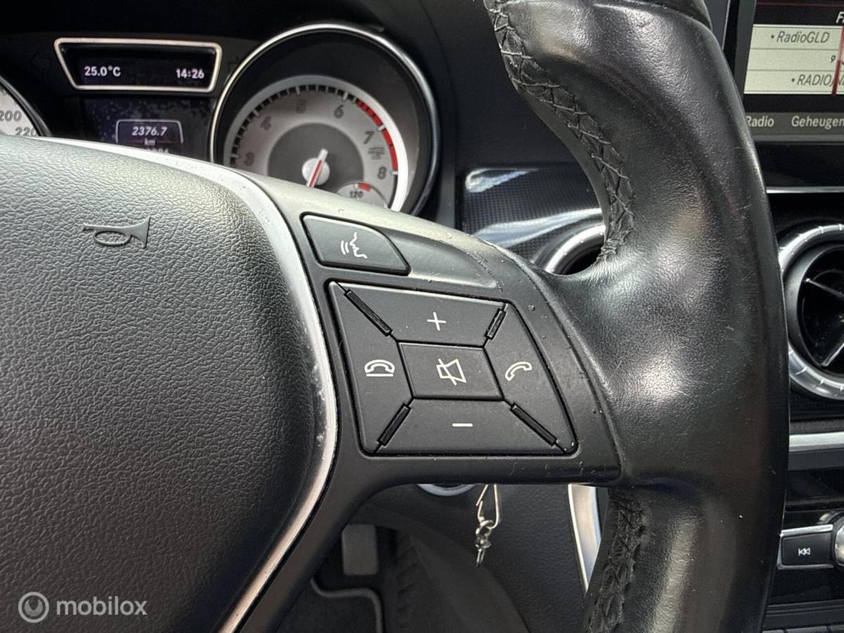 Mercedes-Benz CLA Mercedes CLA-klasse CLA180 BlueEFF. Edition Pano Led NL Auto Cruise Bluetooth Navi