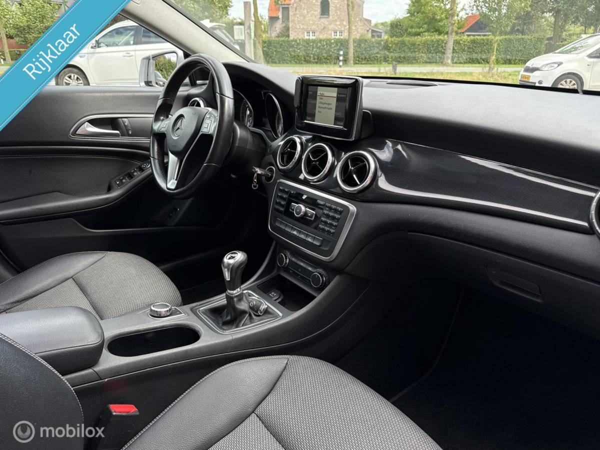 Mercedes-Benz CLA Mercedes CLA-klasse CLA180 BlueEFF. Edition Pano Led NL Auto Cruise Bluetooth Navi
