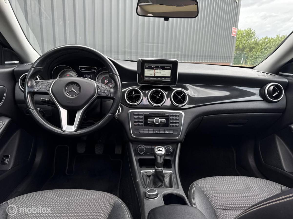 Mercedes-Benz CLA Mercedes CLA-klasse CLA180 BlueEFF. Edition Pano Led NL Auto Cruise Bluetooth Navi