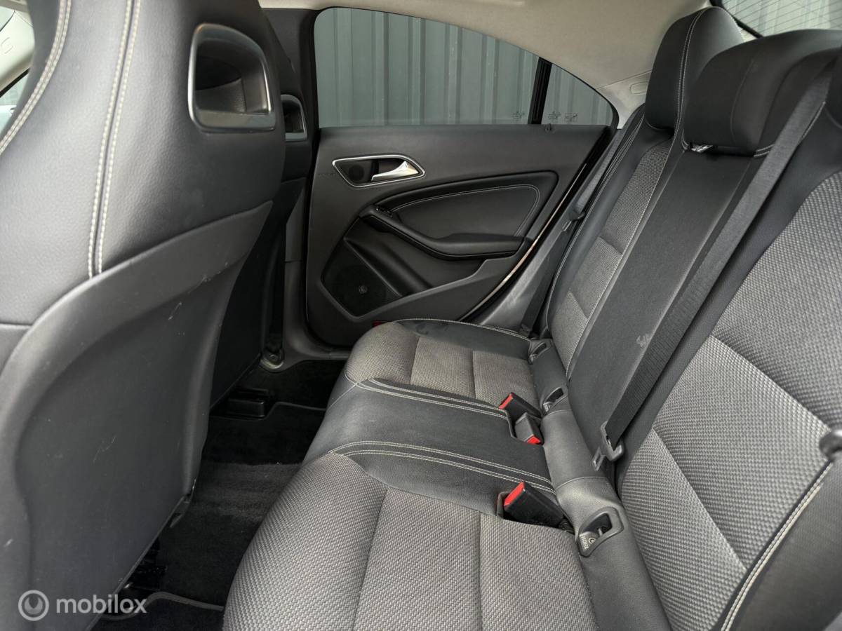 Mercedes-Benz CLA Mercedes CLA-klasse CLA180 BlueEFF. Edition Pano Led NL Auto Cruise Bluetooth Navi