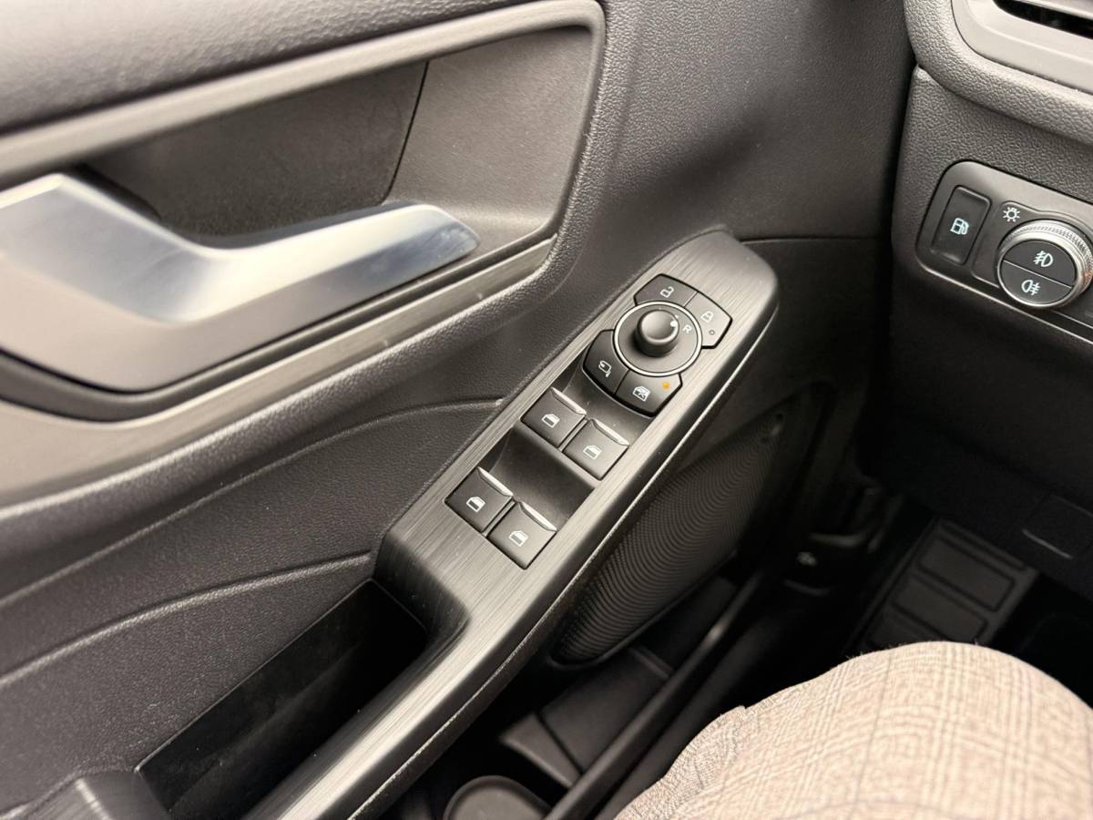 Ford Kuga Ford Kuga 2.5 PHEV Titanium 225pk | Wegklapbare  Trekhaak | AGR Stoelen | Winter Pack | Adaptieve Cruise Control | Reservewiel | Achteruitrijcamera