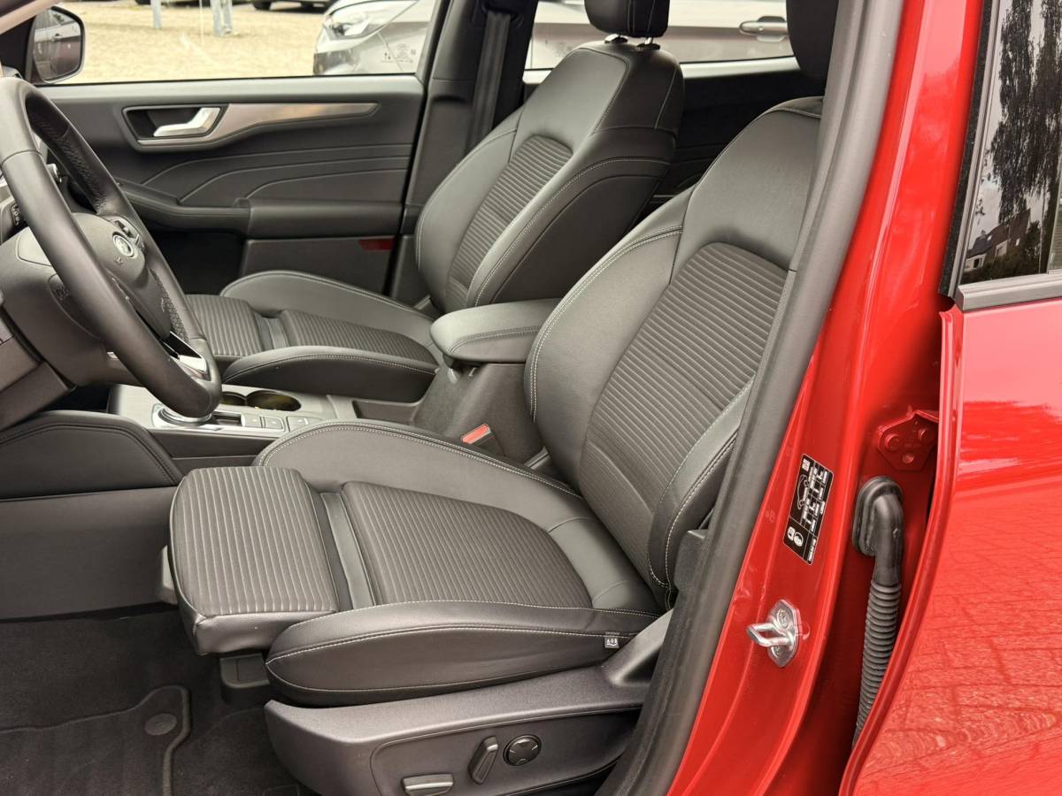 Ford Kuga Ford Kuga 2.5 PHEV Titanium 225pk | Wegklapbare  Trekhaak | AGR Stoelen | Winter Pack | Adaptieve Cruise Control | Reservewiel | Achteruitrijcamera