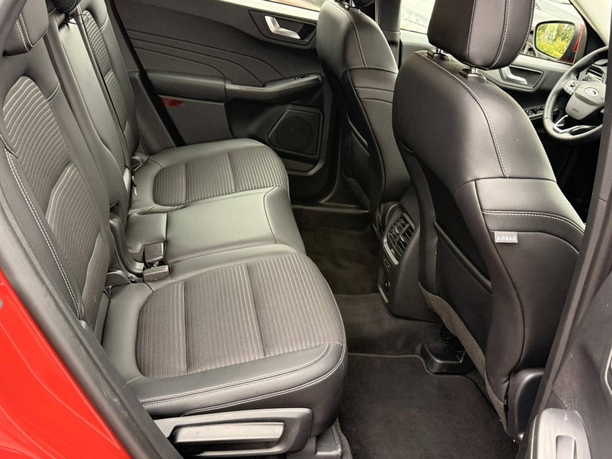 Ford Kuga Ford Kuga 2.5 PHEV Titanium 225pk | Wegklapbare  Trekhaak | AGR Stoelen | Winter Pack | Adaptieve Cruise Control | Reservewiel | Achteruitrijcamera