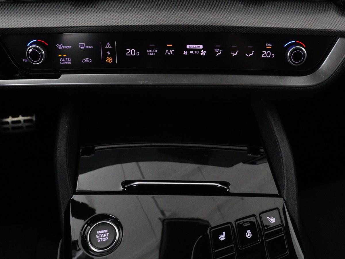 Kia Sportage Kia Sportage 1.6 T-GDi Hybrid GT-Line | Panoramadak |  Trekhaak | Leder/Alcantara | Stoel & stuurverwarming | Adaptive cruise | Matrix LED | Camera | Carplay | Keyless | Achterbankverwarming