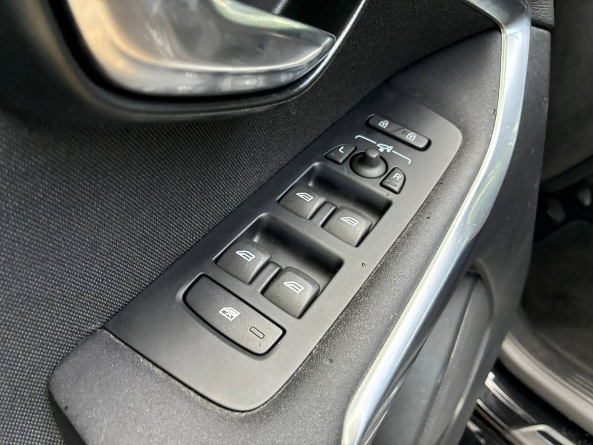 Volvo V40 Volvo V40 2.0 T3 | Xenon + Clima + Navi nu €8.975,-!!