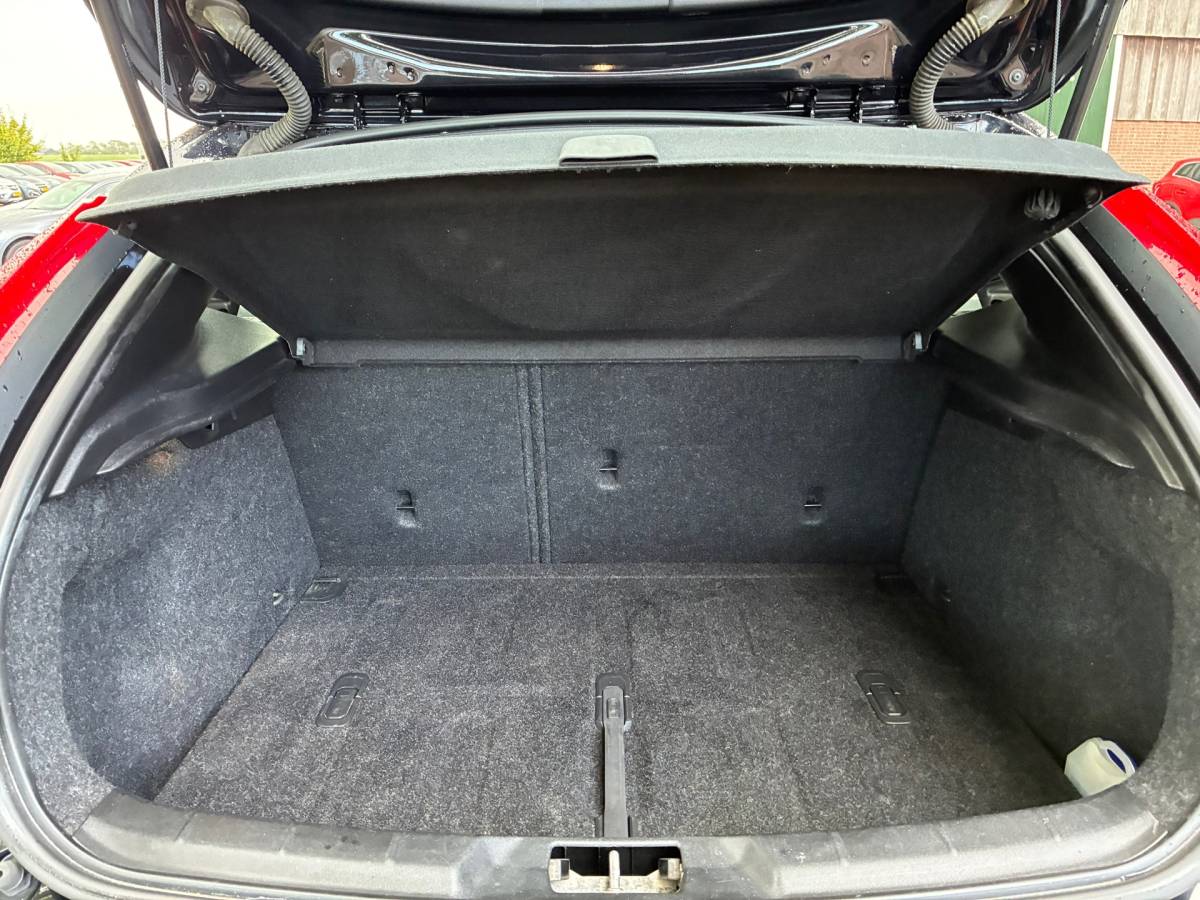 Volvo V40 Volvo V40 2.0 T3 | Xenon + Clima + Navi nu €8.975,-!!