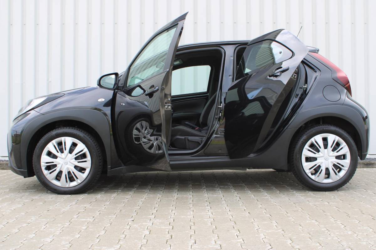 Toyota Aygo Toyota Aygo X 1.0 VVT-i MT Play | Incl. 12 maanden garantie | Adaptieve cruise control | Apple carplay/Android auto | Lane assist | Airco | Parkeercamera |