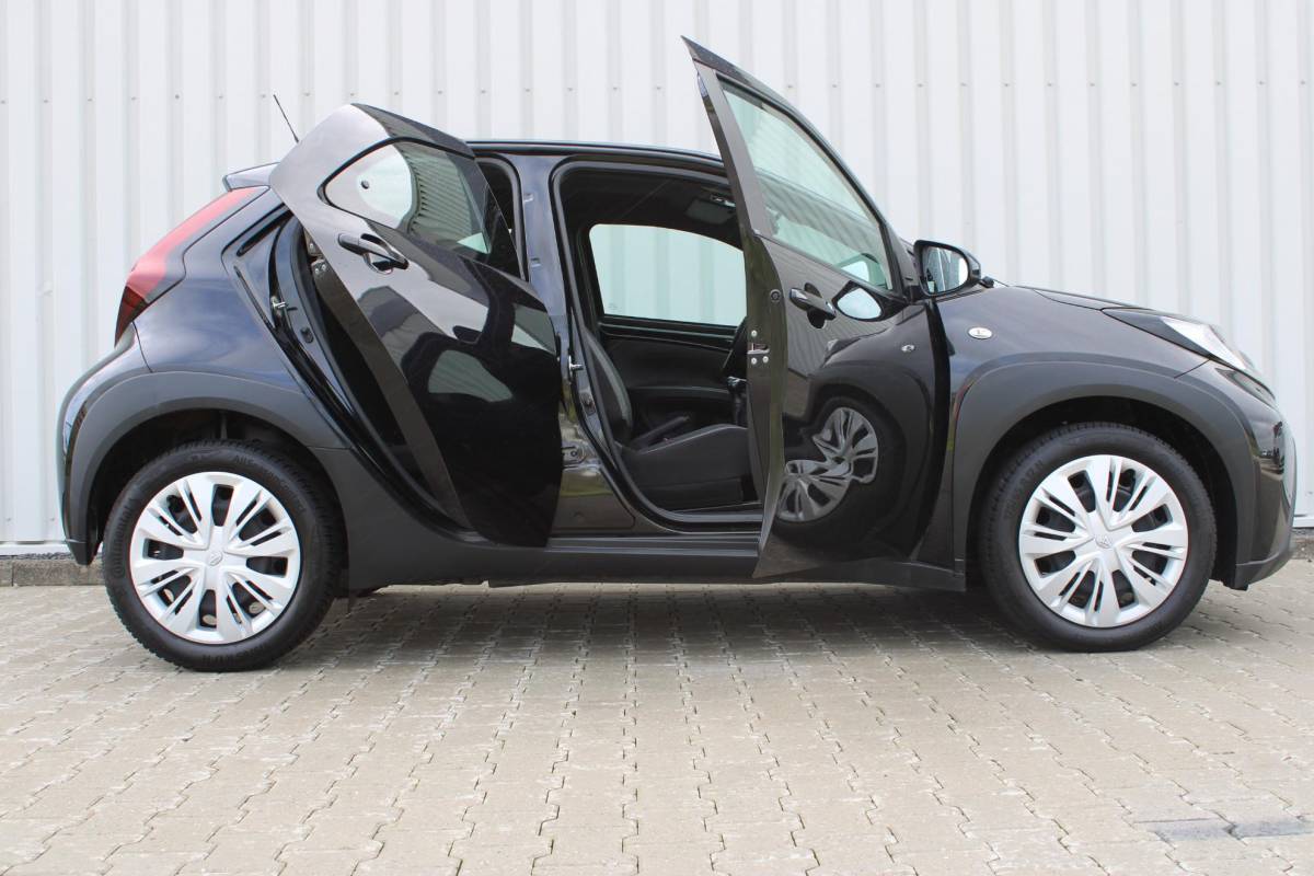 Toyota Aygo Toyota Aygo X 1.0 VVT-i MT Play | Incl. 12 maanden garantie | Adaptieve cruise control | Apple carplay/Android auto | Lane assist | Airco | Parkeercamera |