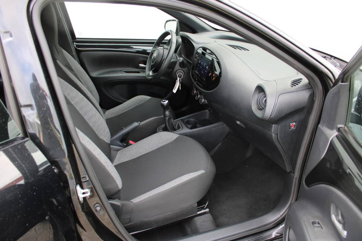 Toyota Aygo Toyota Aygo X 1.0 VVT-i MT Play | Incl. 12 maanden garantie | Adaptieve cruise control | Apple carplay/Android auto | Lane assist | Airco | Parkeercamera |
