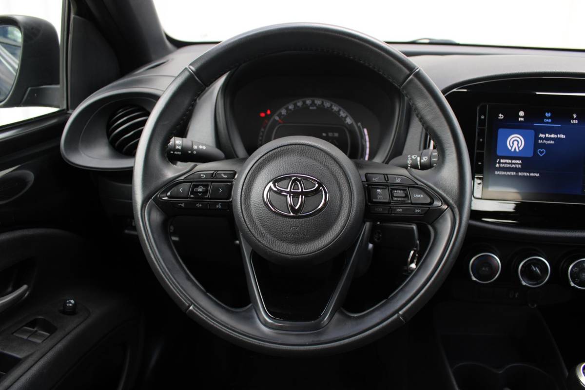 Toyota Aygo Toyota Aygo X 1.0 VVT-i MT Play | Incl. 12 maanden garantie | Adaptieve cruise control | Apple carplay/Android auto | Lane assist | Airco | Parkeercamera |