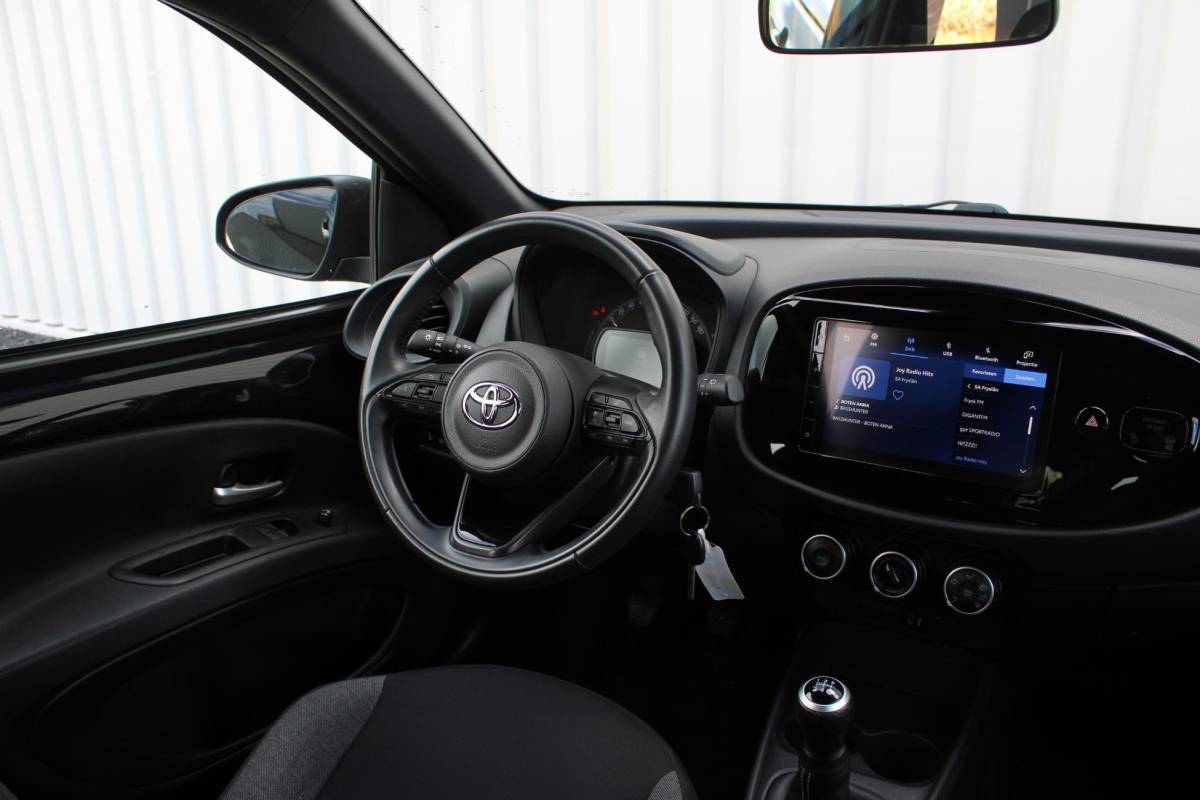Toyota Aygo Toyota Aygo X 1.0 VVT-i MT Play | Incl. 12 maanden garantie | Adaptieve cruise control | Apple carplay/Android auto | Lane assist | Airco | Parkeercamera |