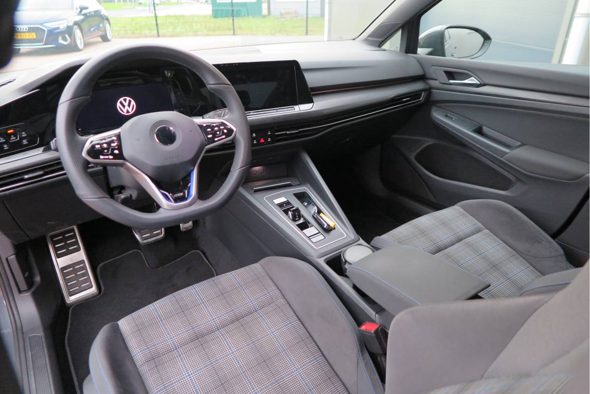 Volkswagen Golf Volkswagen Golf 1.4 eHybrid 245pk GTE  ,SOH 93%. Trekhaak afneembaar,ACC, PDC, Virtual cockpit,Navi, DAB+ , Carplay , Zwarte hemelbekleding, 18″LMV etc.