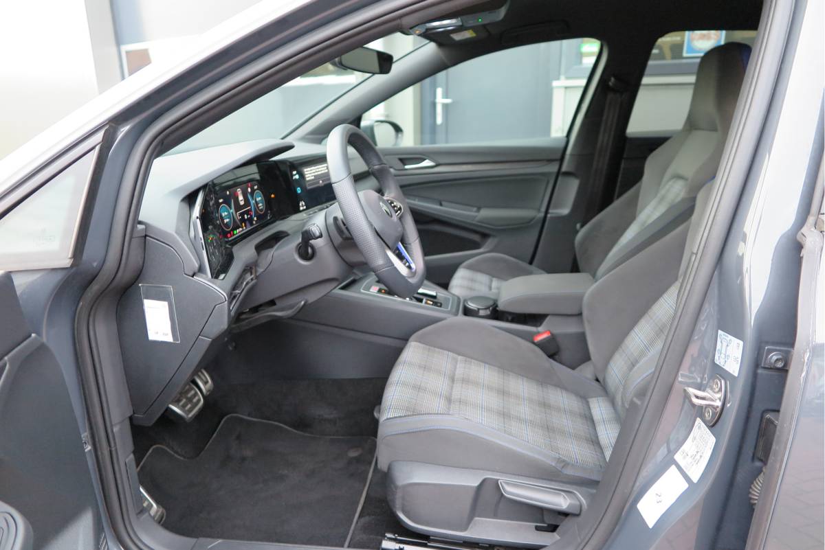 Volkswagen Golf Volkswagen Golf 1.4 eHybrid 245pk GTE  ,SOH 93%. Trekhaak afneembaar,ACC, PDC, Virtual cockpit,Navi, DAB+ , Carplay , Zwarte hemelbekleding, 18″LMV etc.