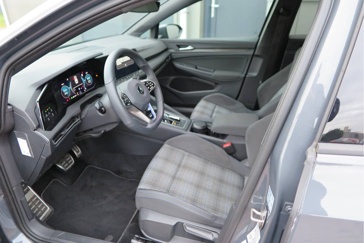 Volkswagen Golf Volkswagen Golf 1.4 eHybrid 245pk GTE  ,SOH 93%. Trekhaak afneembaar,ACC, PDC, Virtual cockpit,Navi, DAB+ , Carplay , Zwarte hemelbekleding, 18″LMV etc.