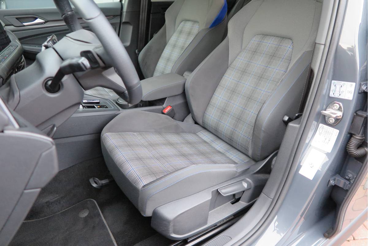 Volkswagen Golf Volkswagen Golf 1.4 eHybrid 245pk GTE  ,SOH 93%. Trekhaak afneembaar,ACC, PDC, Virtual cockpit,Navi, DAB+ , Carplay , Zwarte hemelbekleding, 18″LMV etc.