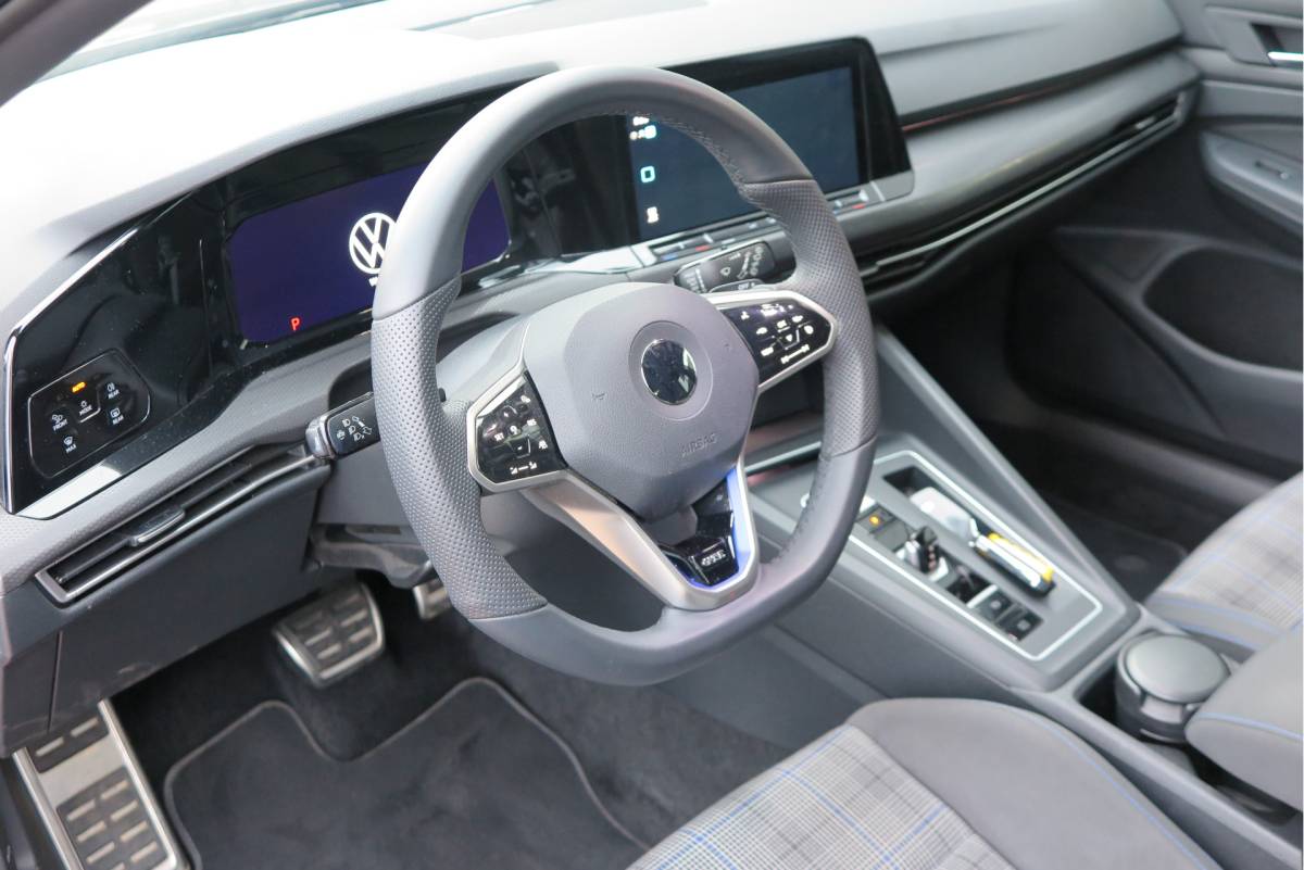 Volkswagen Golf Volkswagen Golf 1.4 eHybrid 245pk GTE  ,SOH 93%. Trekhaak afneembaar,ACC, PDC, Virtual cockpit,Navi, DAB+ , Carplay , Zwarte hemelbekleding, 18″LMV etc.