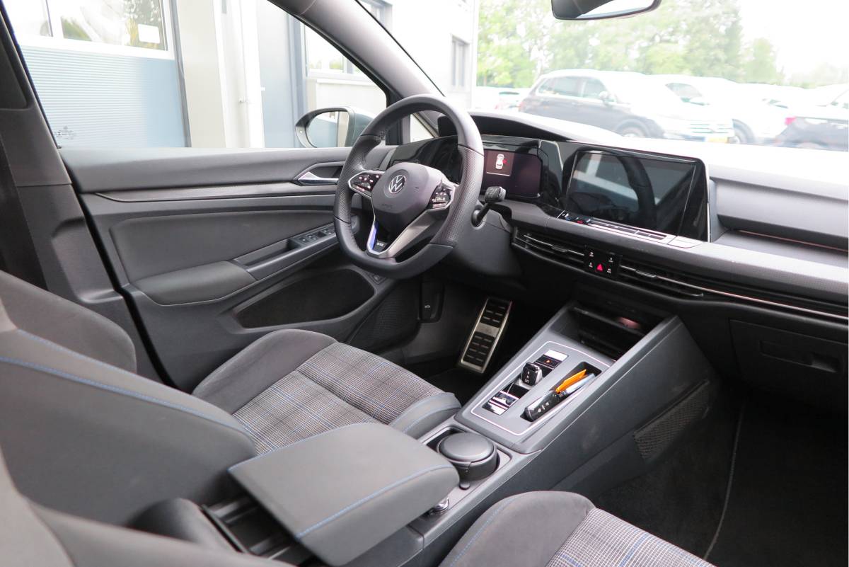 Volkswagen Golf Volkswagen Golf 1.4 eHybrid 245pk GTE  ,SOH 93%. Trekhaak afneembaar,ACC, PDC, Virtual cockpit,Navi, DAB+ , Carplay , Zwarte hemelbekleding, 18″LMV etc.