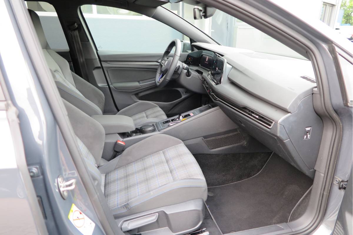 Volkswagen Golf Volkswagen Golf 1.4 eHybrid 245pk GTE  ,SOH 93%. Trekhaak afneembaar,ACC, PDC, Virtual cockpit,Navi, DAB+ , Carplay , Zwarte hemelbekleding, 18″LMV etc.