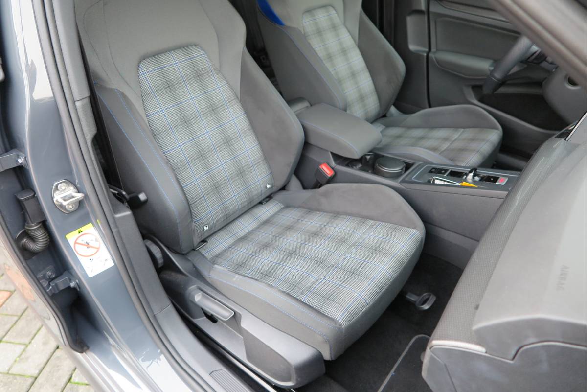 Volkswagen Golf Volkswagen Golf 1.4 eHybrid 245pk GTE  ,SOH 93%. Trekhaak afneembaar,ACC, PDC, Virtual cockpit,Navi, DAB+ , Carplay , Zwarte hemelbekleding, 18″LMV etc.