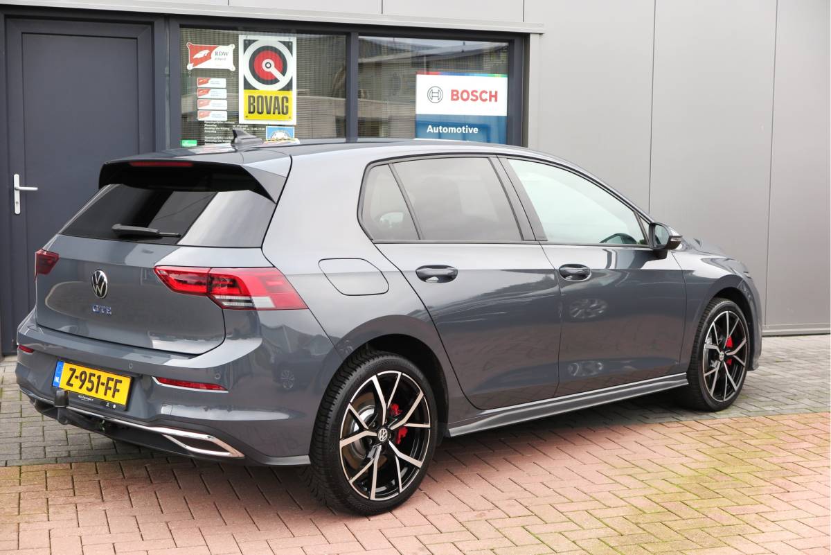 Volkswagen Golf Volkswagen Golf 1.4 eHybrid 245pk GTE  ,SOH 93%. Trekhaak afneembaar,ACC, PDC, Virtual cockpit,Navi, DAB+ , Carplay , Zwarte hemelbekleding, 18″LMV etc.
