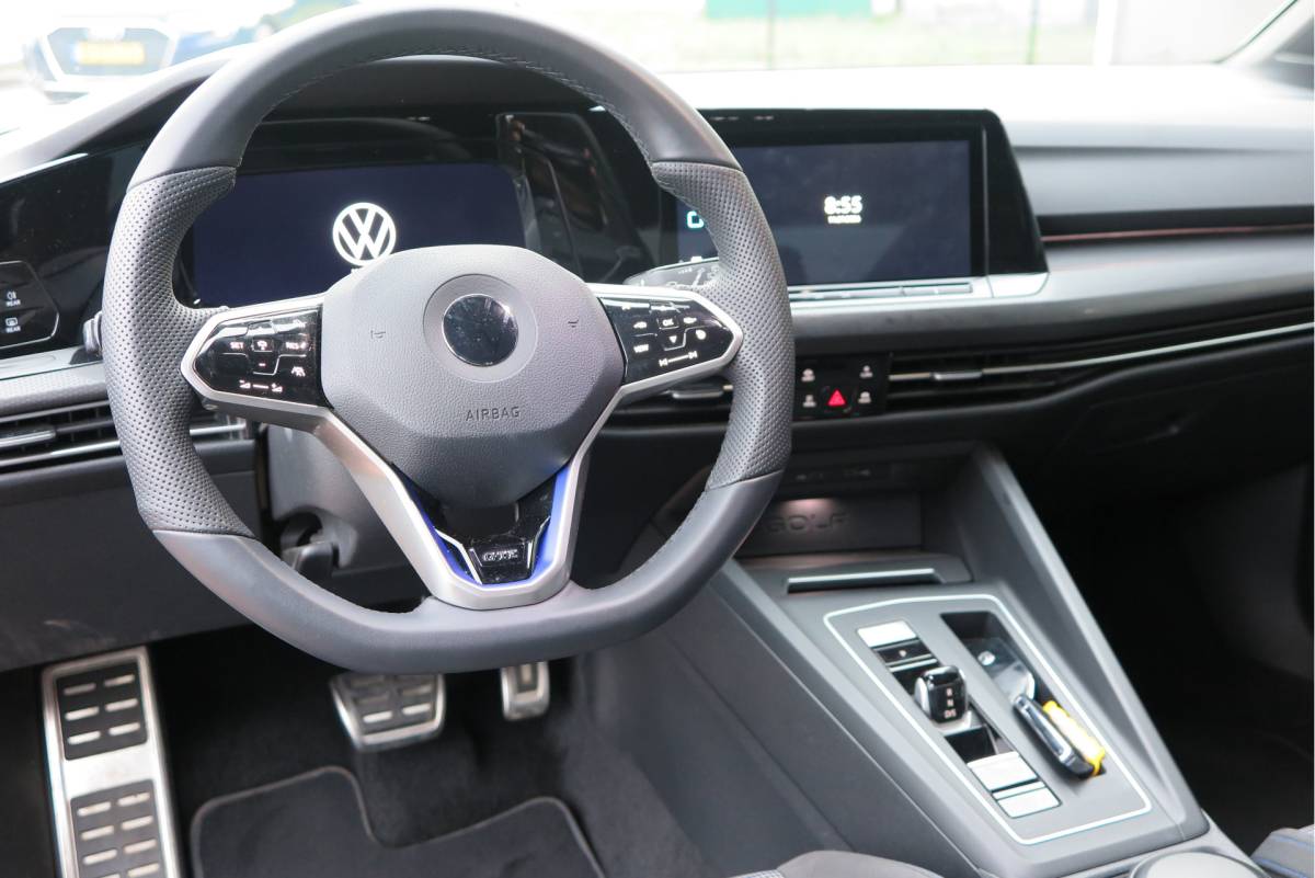 Volkswagen Golf Volkswagen Golf 1.4 eHybrid 245pk GTE  ,SOH 93%. Trekhaak afneembaar,ACC, PDC, Virtual cockpit,Navi, DAB+ , Carplay , Zwarte hemelbekleding, 18″LMV etc.