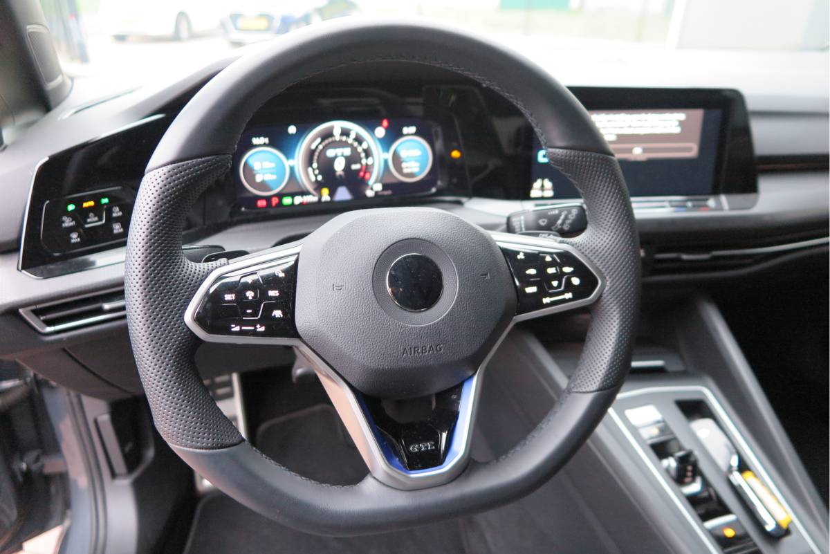 Volkswagen Golf Volkswagen Golf 1.4 eHybrid 245pk GTE  ,SOH 93%. Trekhaak afneembaar,ACC, PDC, Virtual cockpit,Navi, DAB+ , Carplay , Zwarte hemelbekleding, 18″LMV etc.
