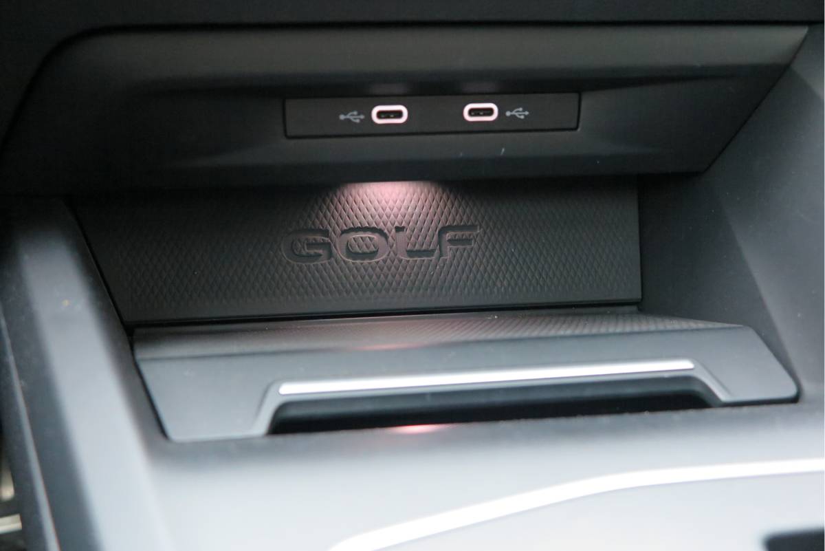 Volkswagen Golf Volkswagen Golf 1.4 eHybrid 245pk GTE  ,SOH 93%. Trekhaak afneembaar,ACC, PDC, Virtual cockpit,Navi, DAB+ , Carplay , Zwarte hemelbekleding, 18″LMV etc.