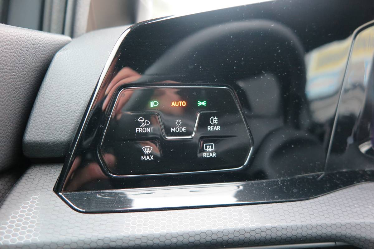 Volkswagen Golf Volkswagen Golf 1.4 eHybrid 245pk GTE  ,SOH 93%. Trekhaak afneembaar,ACC, PDC, Virtual cockpit,Navi, DAB+ , Carplay , Zwarte hemelbekleding, 18″LMV etc.