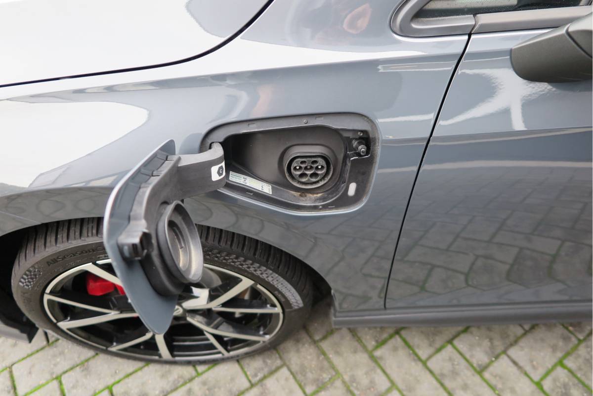 Volkswagen Golf Volkswagen Golf 1.4 eHybrid 245pk GTE  ,SOH 93%. Trekhaak afneembaar,ACC, PDC, Virtual cockpit,Navi, DAB+ , Carplay , Zwarte hemelbekleding, 18″LMV etc.