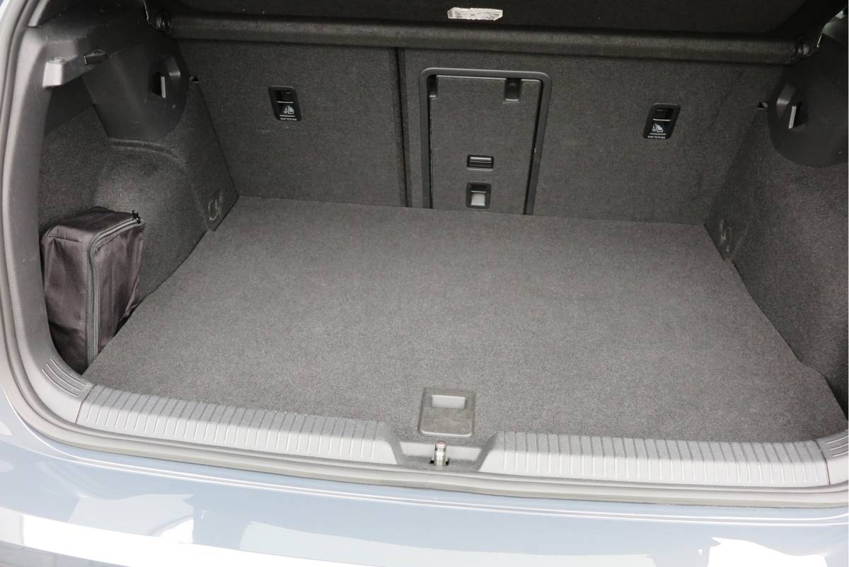 Volkswagen Golf Volkswagen Golf 1.4 eHybrid 245pk GTE  ,SOH 93%. Trekhaak afneembaar,ACC, PDC, Virtual cockpit,Navi, DAB+ , Carplay , Zwarte hemelbekleding, 18″LMV etc.