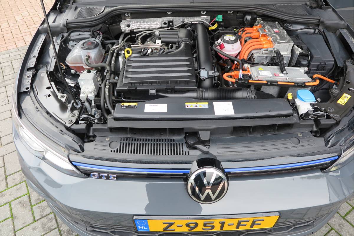 Volkswagen Golf Volkswagen Golf 1.4 eHybrid 245pk GTE  ,SOH 93%. Trekhaak afneembaar,ACC, PDC, Virtual cockpit,Navi, DAB+ , Carplay , Zwarte hemelbekleding, 18″LMV etc.