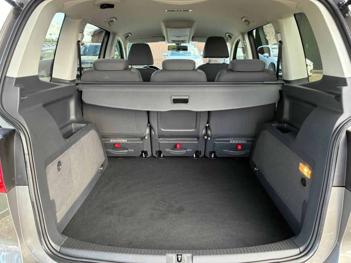 Volkswagen Touran Volkswagen Touran 1.2 TSI Comfortline BlueMotion | Cruise + Clima + Navi Nu € 5.975,-!!!