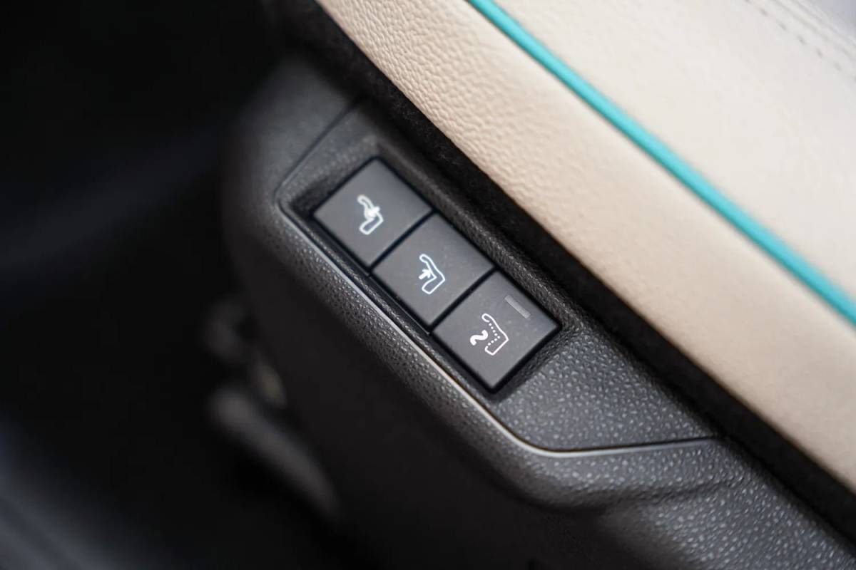 Fiat 600e Fiat 600e La Prima 54 kWh 3-Fase [ Massage Stoel Navi Camera Apple / Android Leder Stoelverwarming ]